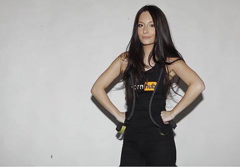 Rollerskating Milf Claudia ماریکا هاز کوچک فیلم های سکسی پورن استار ها شیرین را صدا می کند