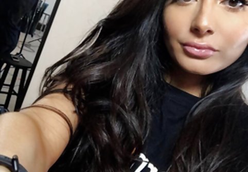 Leanne C. Cam دارای مشاعره زرق سکس زن سبزه و برق دار است