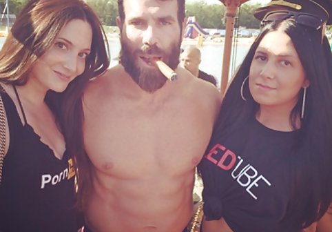 گربه های مودار برهنه برهنه نوجوانان بدن زیبا Naked Voyeur وب کم سکسی انلاین Spy Beach